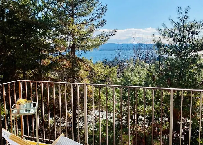 Sun House And Hill Holiday home Lesa