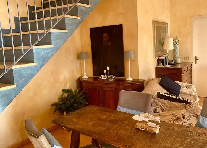 Sun House And Hill 레사