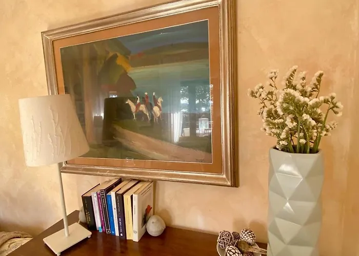 Sun House And Hill 레사