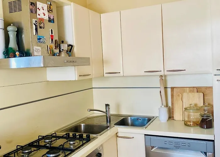 Sun House And Hill Holiday home *