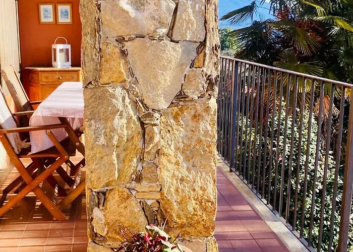 Sun House And Hill 레사